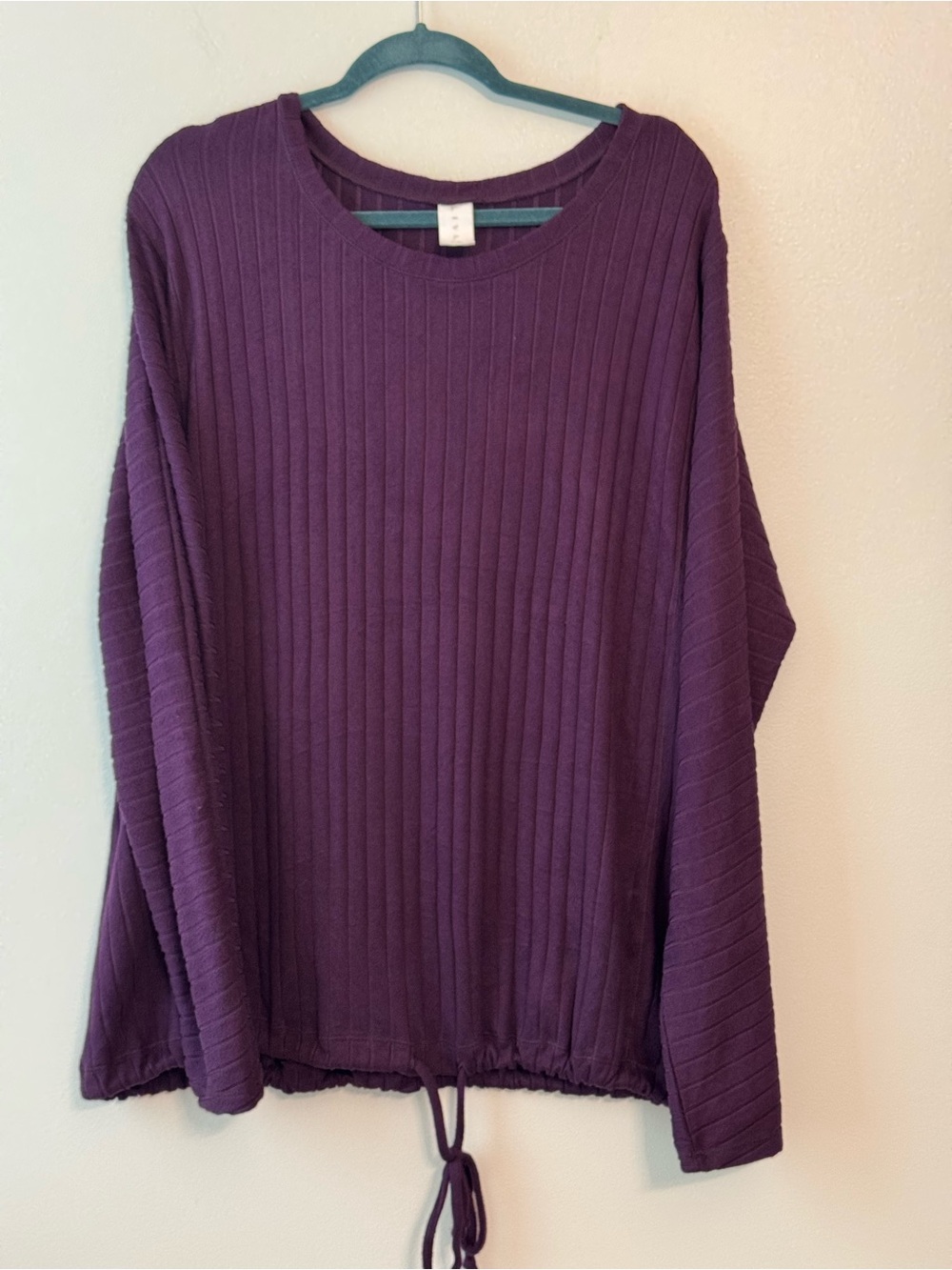 Livi Ribbed Drawstring-Hem Pullover in Plum